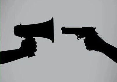 批评不自由的本质，是权力对真理和正义的恐惧